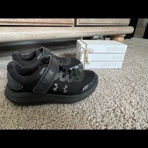 Under Armour toddler sneakers size 10.5k